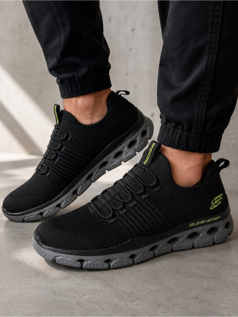 Skechers Glide-Step Stretch Fit Men’s 8 Black Walking Shoes Memory Foam